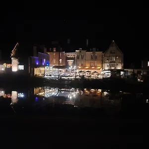 https://le-duclos-appartement-rez-de-jardin-dinan-centre.inbrittany.com