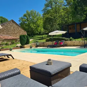 https://domaine-larroque-haute.midi-pyreneeshotels.com